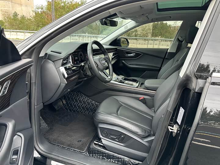 Audi Q8 2022 2022款 45 TFSI 臻选动感型