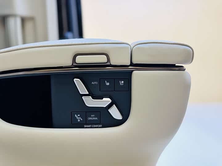 Toyota Vellfire 2024 2024款 皇冠 双擎 2.5L 至尊行政版