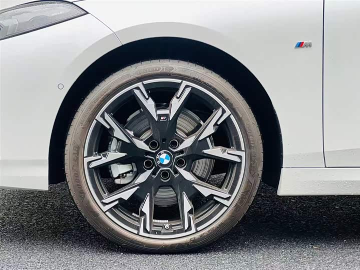 BMW 2 Series 2025 2025款 225L M运动曜夜套装