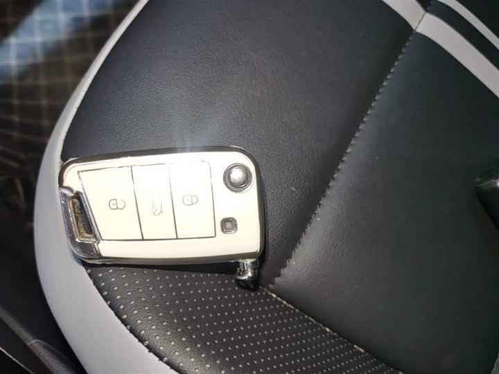 Volkswagen T-Roc 2025 2025款 300TSI DSG两驱辰光版