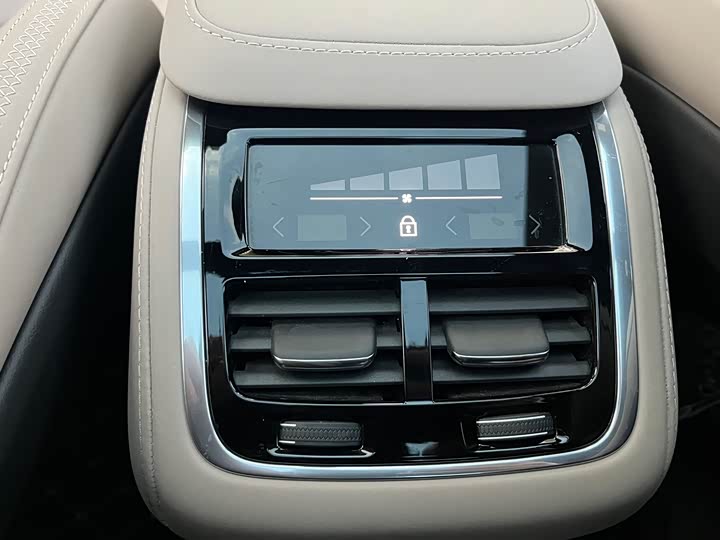 Volvo XC90 2025 2025款 改款 B6 智远豪华版 6座