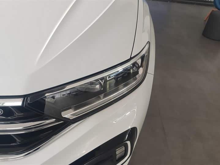 2025 Volkswagen T-Roc