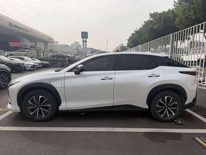 Lexus RZ 2023 2023款 450e 四驱纵享版