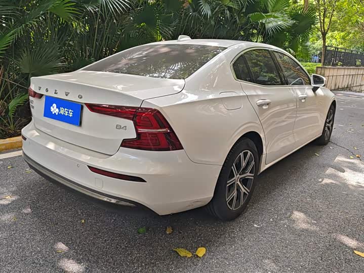Volvo S60 2025 2025款 B4 智逸豪华版