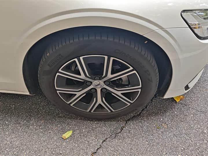 Volvo S60 2025 2025款 B4 智逸豪华版