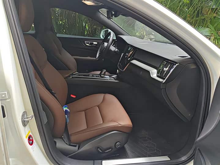 Volvo S60 2025 2025款 B4 智逸豪华版