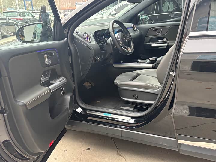 Mercedes-Benz EQA 2022 2022款 EQA 300 4MATIC 首发特别版