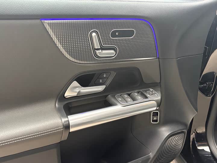 Mercedes-Benz EQA 2022 2022款 EQA 300 4MATIC 首发特别版