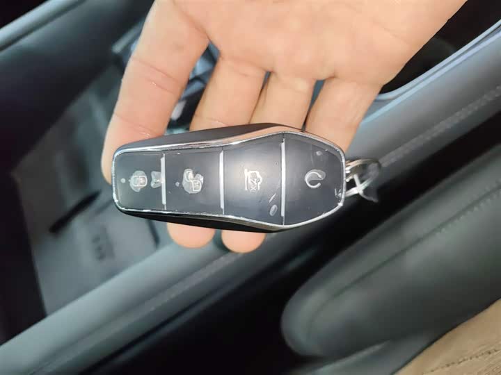 BYD Song L 2025 2025款 智驾版 662km 激光雷达卓越型