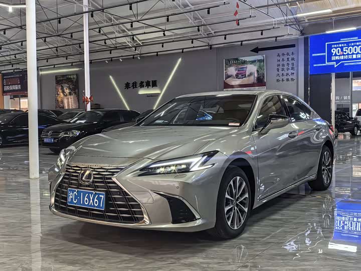 2025 Lexus ES