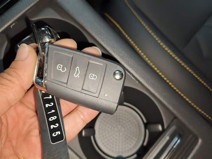 Volkswagen CC 2026 2026款 3000万辆甄选款 380TSI 夺目