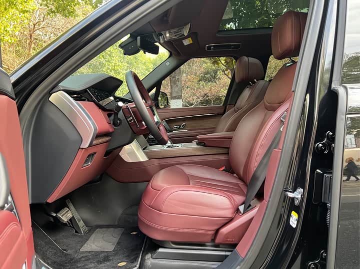 Land Rover Range Rover 2025 2025款 3.0 L6 400PS 创世加长版