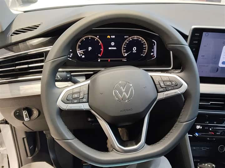 Volkswagen Tiguan L Pro 2025 2025款 出众款 300TSI 自动两驱龙腾版
