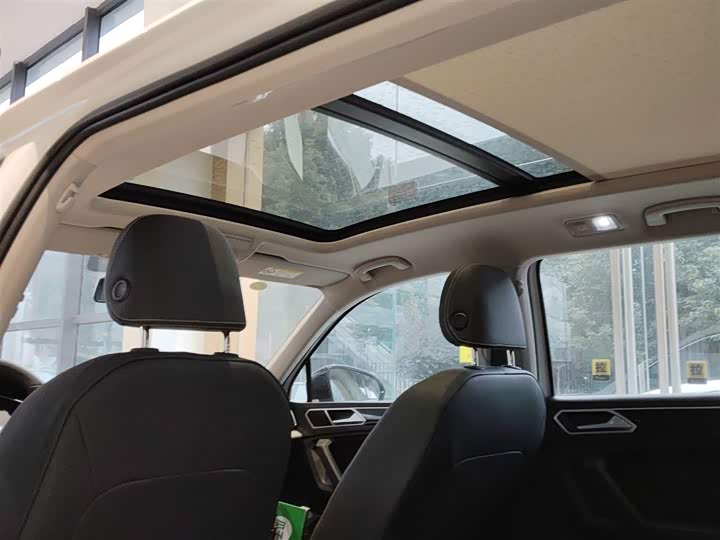 Volkswagen Tiguan L Pro 2025 2025款 出众款 300TSI 自动两驱龙腾版