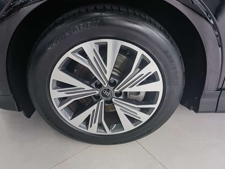 Audi Q5 e-tron 2023 2023款 40 e-tron 闪耀型 机甲套装