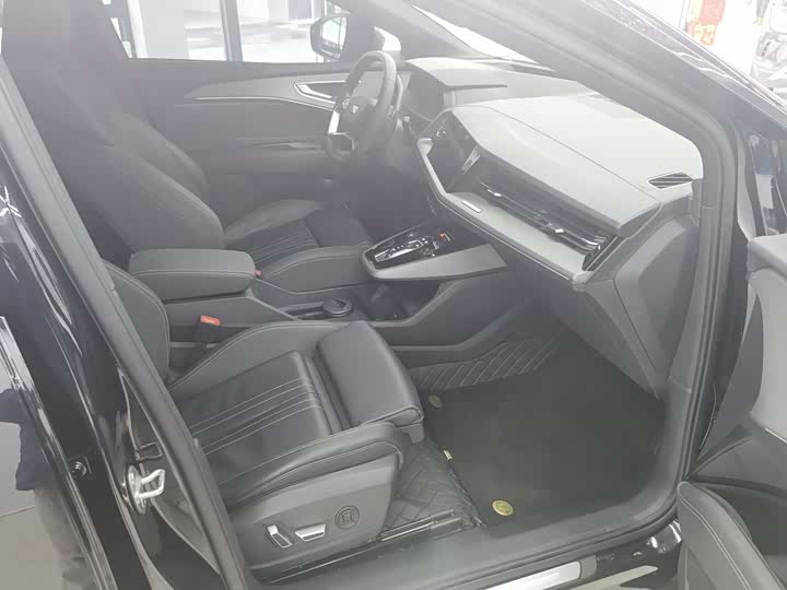 Audi Q5 e-tron 2023 2023款 40 e-tron 闪耀型 机甲套装