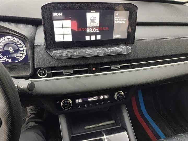 Mitsubishi Outlander 2023 2023款 1.5T CVT四驱尊耀版 7座