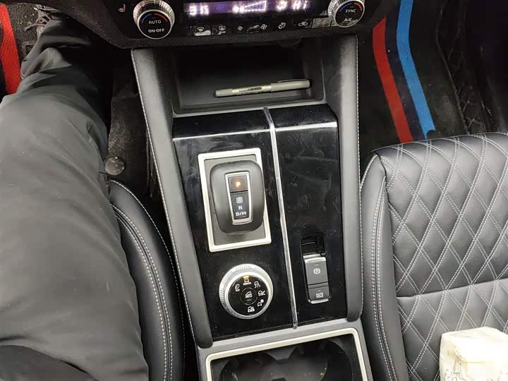 Mitsubishi Outlander 2023 2023款 1.5T CVT四驱尊耀版 7座