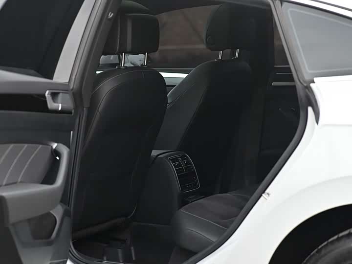 Volkswagen CC 2024 2024款 330TSI 炫目 众享款