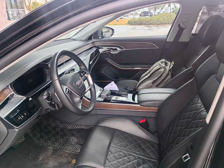 Audi A8 2024 2024款 A8L 50 TFSI quattro 尊享型