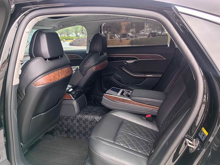 Audi A8 2024 2024款 A8L 50 TFSI quattro 尊享型