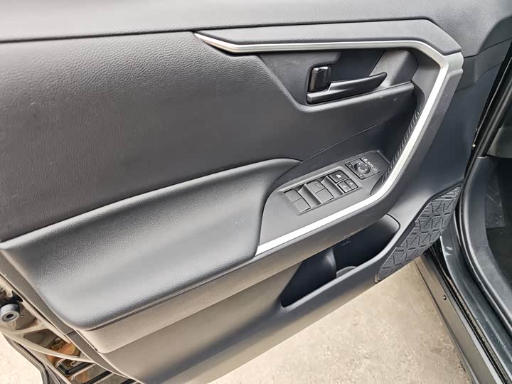 Toyota Wildlander 2024 2024款 2.0L CVT两驱领先版