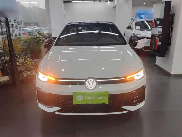 2025 Volkswagen Golf