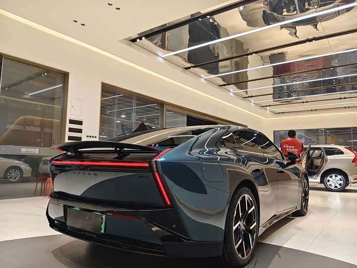 XPeng P7 2025 2025款 750 四驱高性能 Ultra