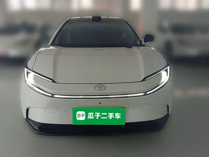 2025 Toyota bZ5