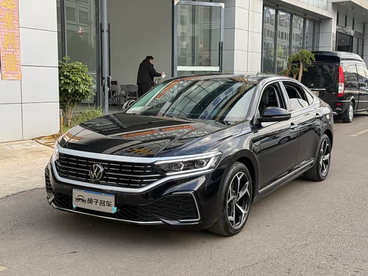 Volkswagen Passat 2025 2025款 出众款 380TSI 星空龙腾版