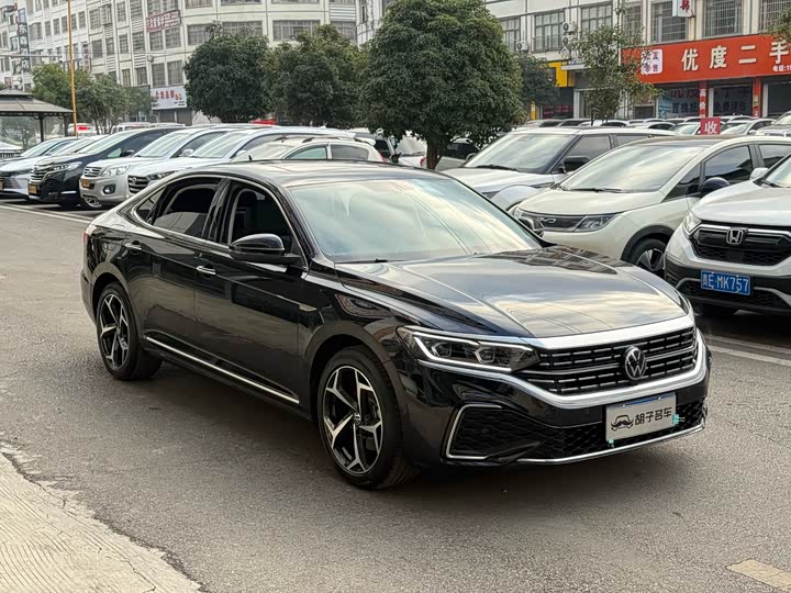 Volkswagen Passat 2025 2025款 出众款 380TSI 星空龙腾版
