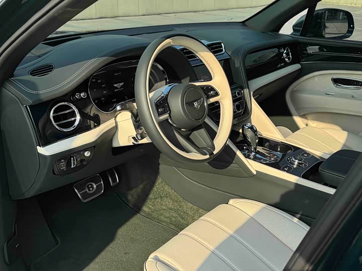 Bentley Bentayga 2024 2024款 4.0T V8 长轴距雅度版