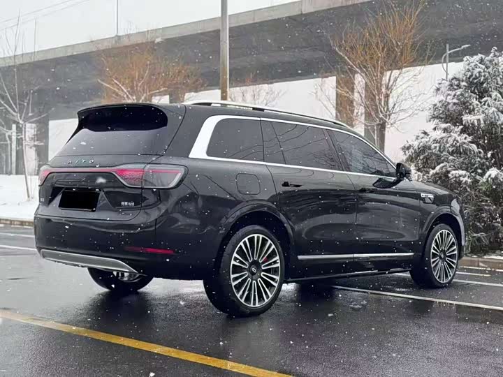 Aito M9 2025 2025款 增程 Ultra版 52kWh 6座版