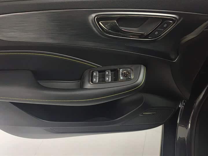 Roewe RX5 2023 2023款 PLUS 330TGI 自动领潮智享版