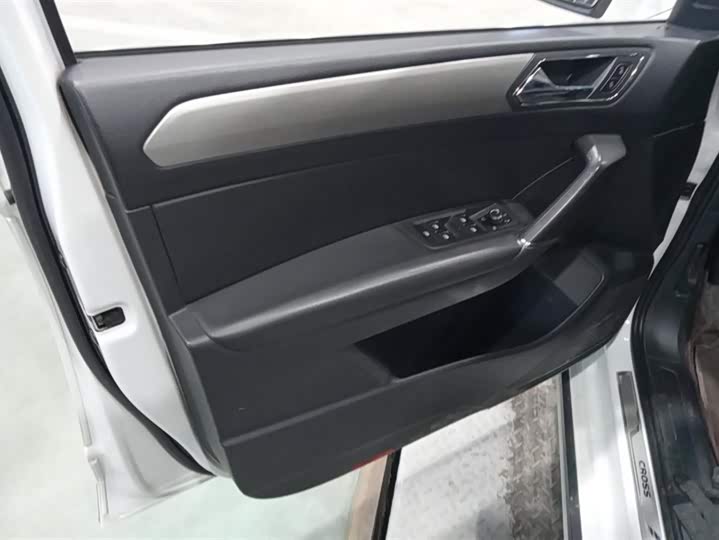 Volkswagen Touran L 2021 2021款 途安L 280TSI DSG拓界版 7座