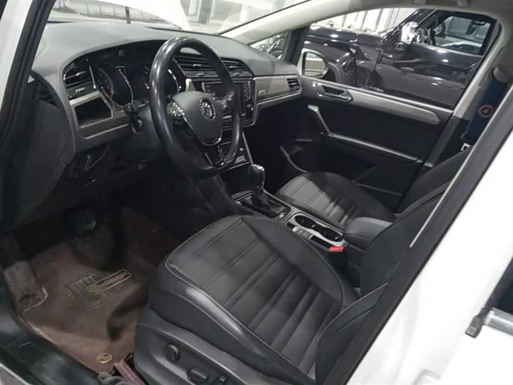 Volkswagen Touran L 2021 2021款 途安L 280TSI DSG拓界版 7座