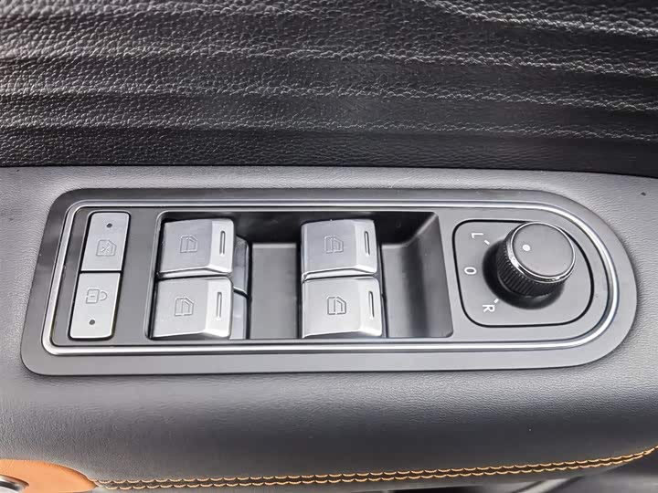 BAIC Beijing BJ30 2026 2026款 旅行家 1.5T DCT两驱标准版