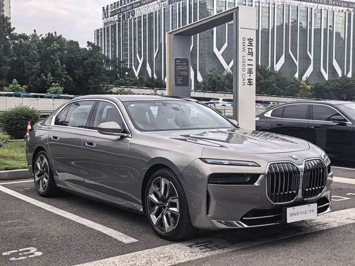 BMW i7 2023 2023款 eDrive50L 尊享M运动套装