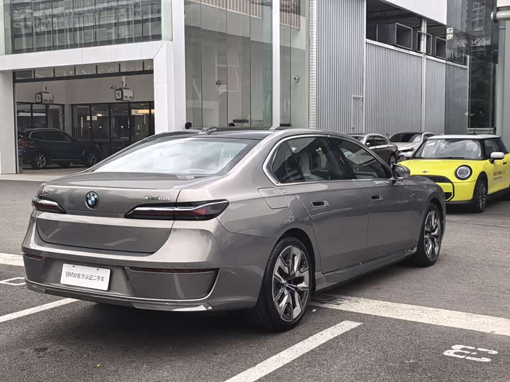 BMW i7 2023 2023款 eDrive50L 尊享M运动套装