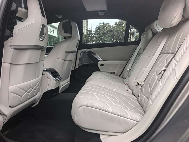 BMW i7 2023 2023款 eDrive50L 尊享M运动套装