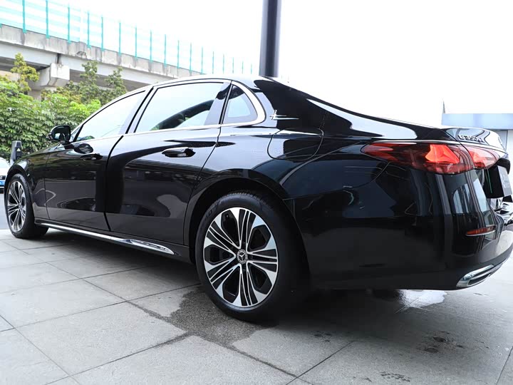 Mercedes-Benz E-Class Hybrid 2024 2024款 E 350 e L 插电式混合动力轿车