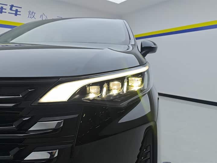 GAC Trumpchi M6 2023 2023款 PRO 270T DCT豪华版