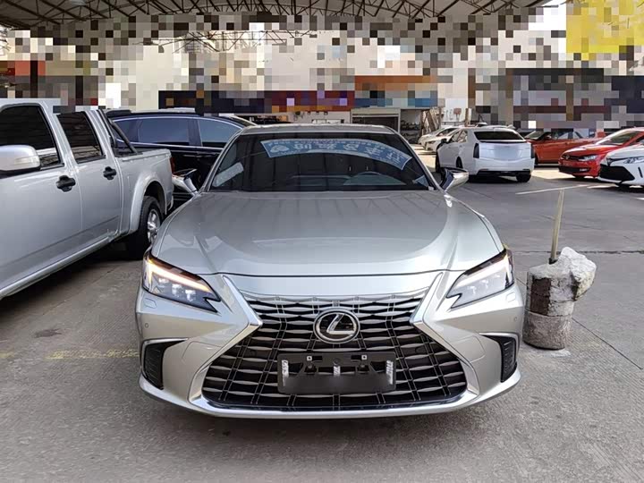 2025 Lexus ES
