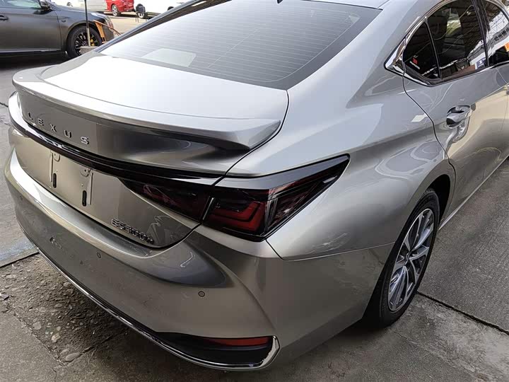 Lexus ES 2025 2025款 300h 臻享版