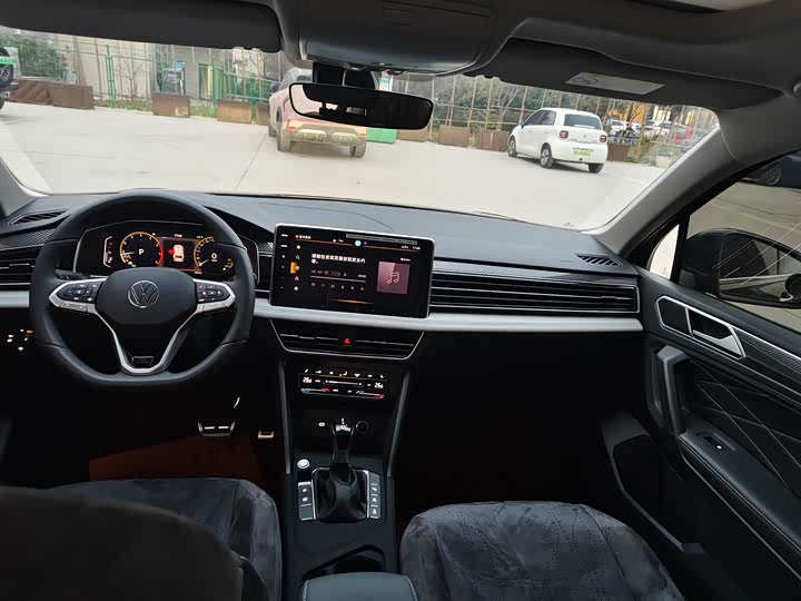 Volkswagen Tiguan L Pro 2025 2025款 出众款 330TSI 自动两驱R-Line龙耀版