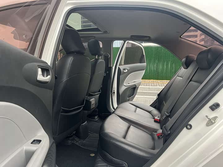 Kia Pegas 2020 2020款 改款 1.4L 自动舒适天窗版