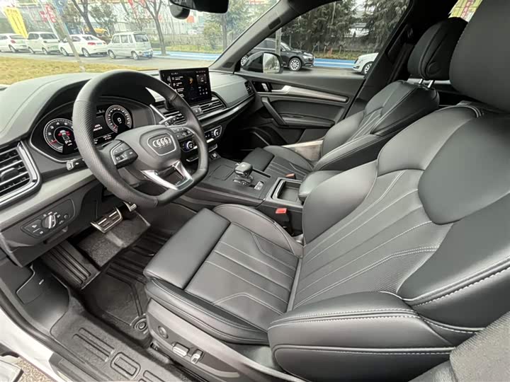 Audi Q5L 2025 2025款 45周年典藏版 45 TFSI 豪华动感型