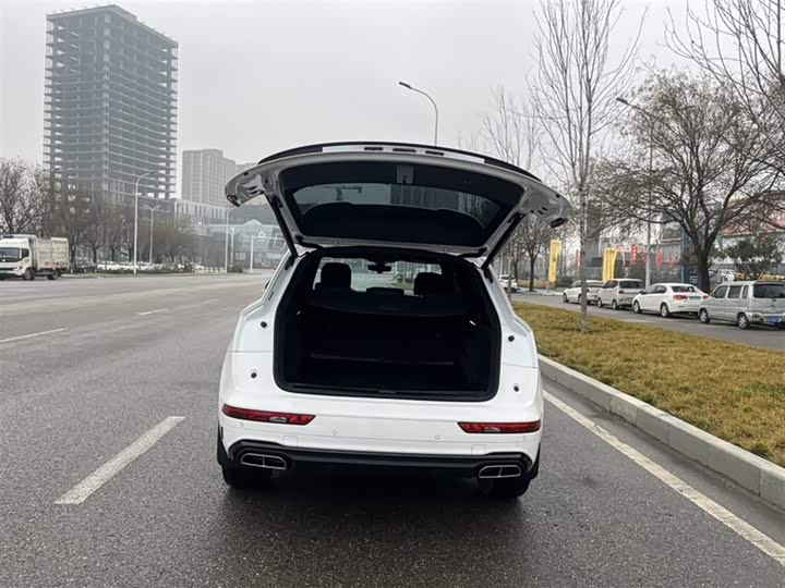 Audi Q5L 2025 2025款 45周年典藏版 45 TFSI 豪华动感型