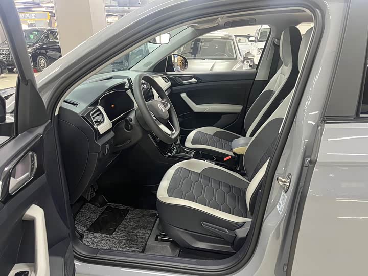 Volkswagen Tharu 2025 2025款 新锐 1.5L 锐意版