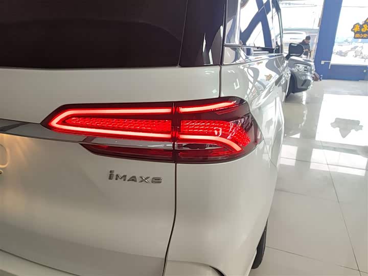 Roewe iMax 8 EV 2025 2025款 1.5T DMH 陆尊至享版